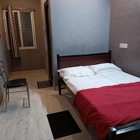 Radhika Lodge Беллари Экстерьер фото