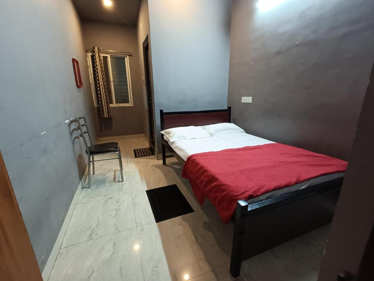 Radhika Lodge Беллари Экстерьер фото